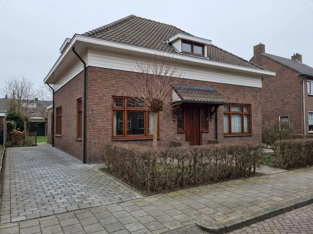 Huis overdag, zonder verlichting